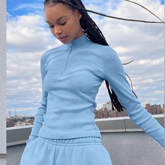 NWOT Aritzia TNA Longlseeve - Picture 2 of 5